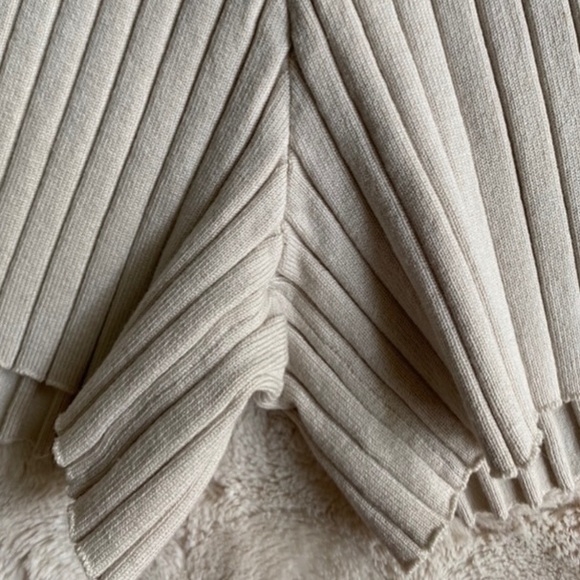 Rib Knit Biker Shorts - Picture 4 of 9